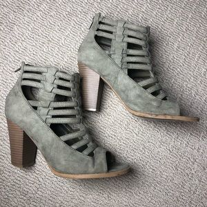 G by Guess Olive Gladiator Heeled Sandals Size 8M